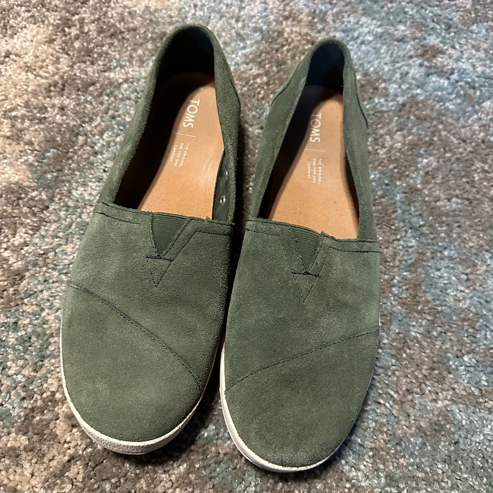 Toms suede shoes